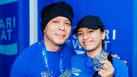 Dilihat dari Instagram, Rabu (23/7/2025), Allea pada akhir pekan lalu mengikuti Pocari Sweat Run Indonesia 2025 untuk kategori 5K. Alleas first 5K, tulis Ariel. (Foto: dok Instagram arielnoah)