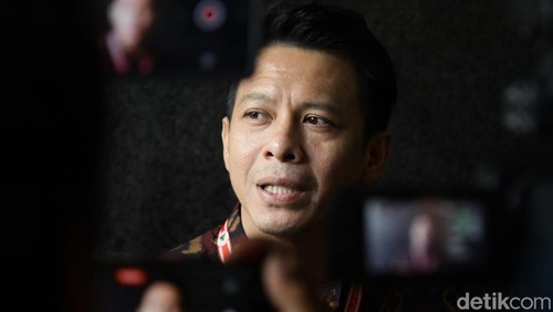 Sammy Simorangkir dan Lesty Kejora memberi kesaksian pada Uji Materi UU Hak Cipta di Mahkamah Konstitusi, Jakarta, Seasa (22/7/2025). Hadir pula beberapa musisi lain seperti Piyu Padi, Ikke Nurjanah dan Marcel Siahaan.