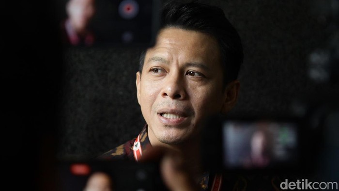 Sammy Simorangkir dan Lesty Kejora memberi kesaksian pada Uji Materi UU Hak Cipta di Mahkamah Konstitusi, Jakarta, Seasa (22/7/2025). Hadir pula beberapa musisi lain seperti Piyu Padi, Ikke Nurjanah dan Marcel Siahaan.