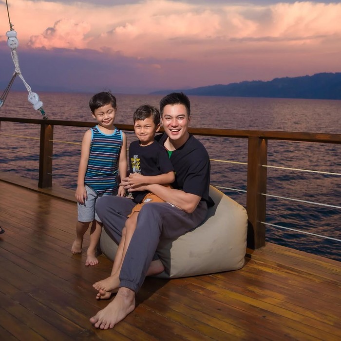 Baim Wong di Danau Toba Baim Wong di Danau Toba