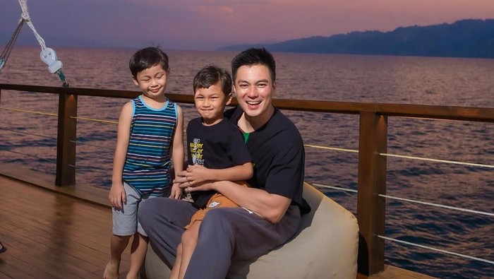 Baim Wong di Danau Toba