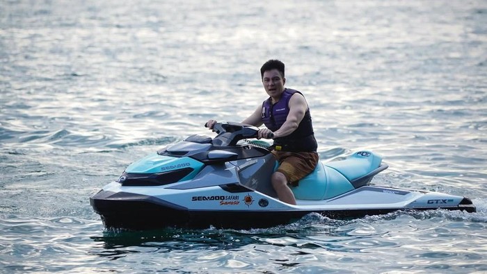 Baim Wong di Danau Toba