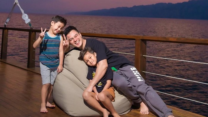 Baim Wong di Danau Toba