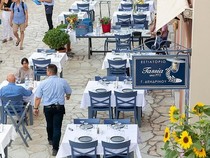 Bangga Kylie Jenner Makan di Restonya, Si Pemilik Malah Dinyinyiri Netizen