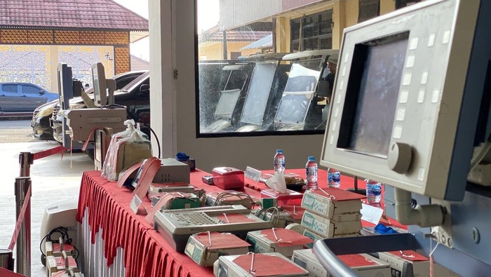 Barang bukti ventilator dan sejumlah alat medis yang hilang di RSUP dicuri pegawainya