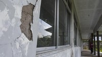 Bangunan yang seharusnya menjadi tempat belajar siswa SMK Negeri 1 Cijeungjing itu kini terbengkalai, meski baru dibangun pada 2024 dengan anggaran senilai Rp2,6 miliar dari APBD Provinsi Jawa Barat. ANTARA FOTO/Adeng Bustomi