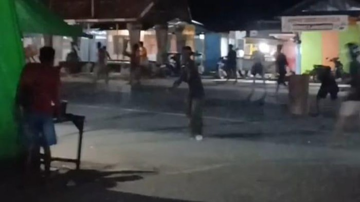 Bentrokan antar warga di Sorong.