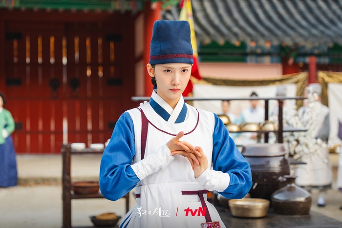 Yoona memerankan Yeon Ji Yeong di drama Korea terbaru tvN Bon Appétit, Your Majesty.