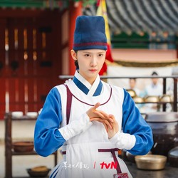 Lim Yoona Terjebak di Masa Lalu, Jadi Chef Raja Angkuh