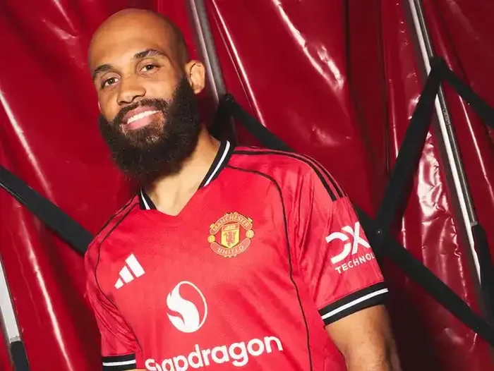 Manchester United resmi mendatangkan Bryan Mbeumo dari Brentford. Kabar transfer Mbeumo diumumkan MU pada Selasa (22/7/2025) dini hari WIB. Pemain 25 tahun itu jadi pemain ketiga yang merapat ke Setan Merah di musim panas ini setelah Matheus Cunha dan Diego Leon.