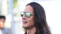 Chef Juna saat ini tampil dengan rambut gondrong. (Foto: dok Instagram junarorimpandeyofficial)