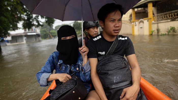 Filipina Dikepung Banjir, Cainta Jadi Titik Terparah Banjir akibat hujan deras rendam permukiman di Cainta, Rizal, Filipina. Warga terdampak dievakuasi dari area rawan.