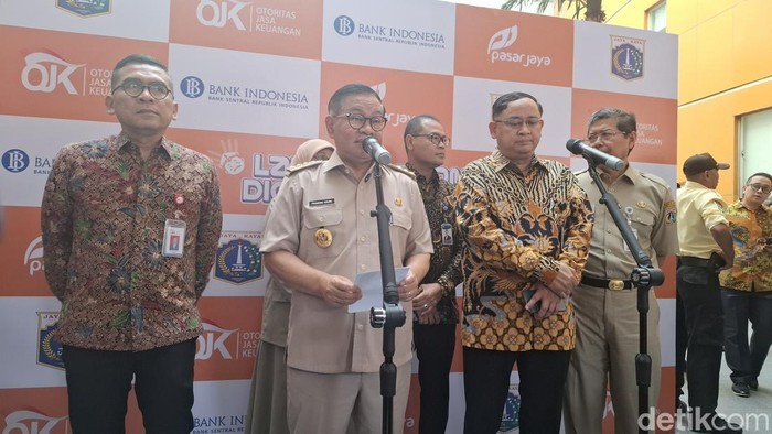 Gubernur DKI Jakarta Pramono Anung di Pasar Mayestik, Jaksel