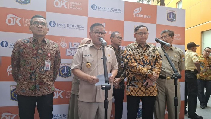 Gubernur DKI Jakarta Pramono Anung membuka Lomba Digitalisasi Pasar di Pasar Mayestik, Jakarta Selatan,