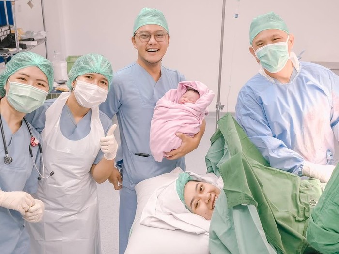 Istri Danang DA Melahirkan Istri Danang DA Melahirkan