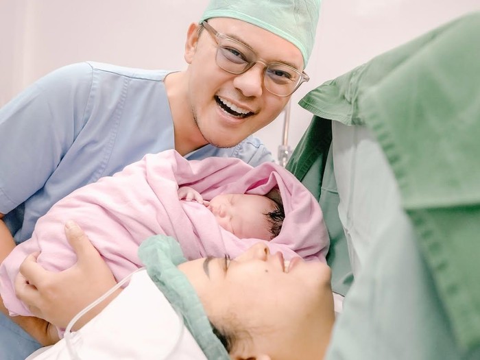 Istri Danang DA Melahirkan Istri Danang DA Melahirkan