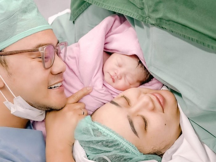 Istri Danang DA Melahirkan Istri Danang DA Melahirkan