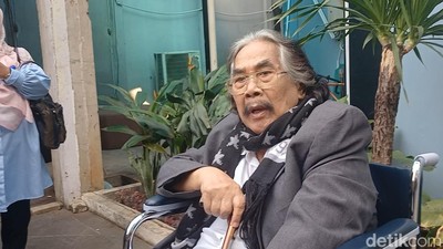 Jaja Miharja Pakai Kursi Roda, Semangat Kerja Yakin Bakal Sehat Lagi