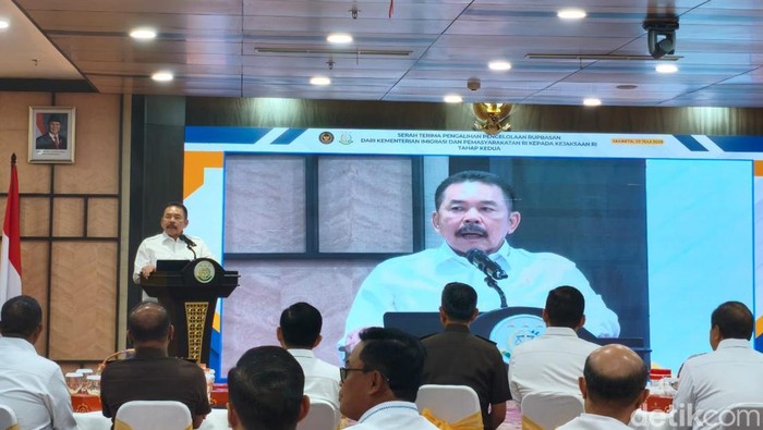 Jaksa Agung, ST Burhanuddin menargetkan proses pengalihan rumah penyimpanan benda sitaan negara (rupbasan) dari Kementerian Imipas selesai 1 November 2025. (Kurniawan/detikcom)