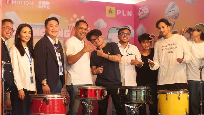 Juicy Luicy dan Adrian Khalif di jumpa pers Konser untuk Korban Sakit Hati Banget.