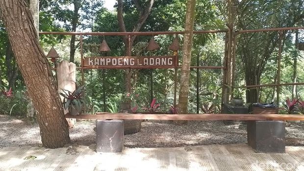 Kampoeng Ladang di Desa Margalaksana, Kecamatan Sumedang Selatan, Kabupaten Sumedang.