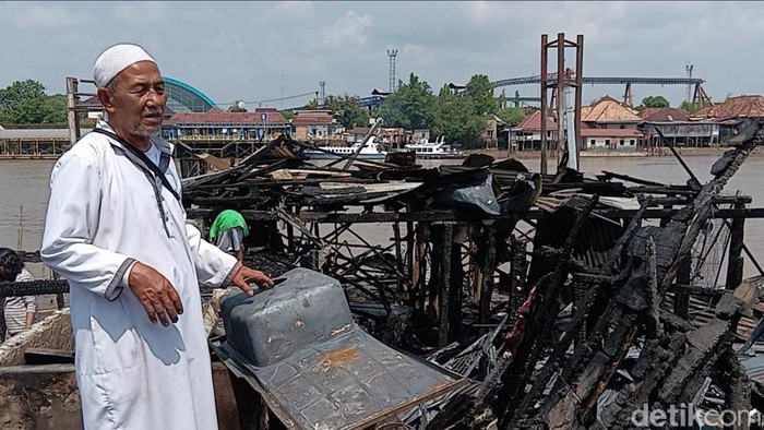Kebakaran di 1 Ulu Palembang hanguskan tempat mengaji, guru akan jual rongsokan.