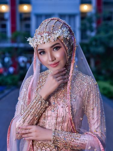 Kenal lebih dekat dengan Emha Basma Lazuwara Hasbi Nabila, alumni Hijab Hunt yang kini meraih mimpi menjadi desainer modest wear.