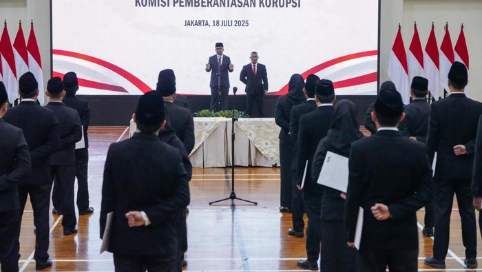 Ketua KPK Setyo Budiyanto melantik 9 penyelidik dan 31 penyidik baru. (dok. KPK)