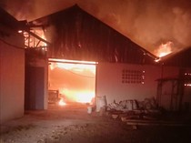 Kebakaran Pabrik Briket di Cirebon, Warga: Kejadiannya Cepat Banget