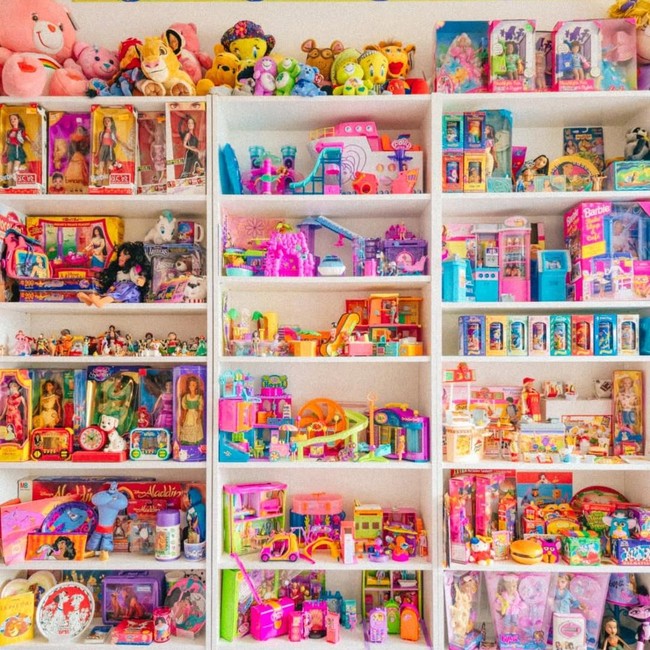 Wanita Ini Habiskan 3 Tahun Bangun Kamar Nostalgia Berisi Barang Jadul 90-an