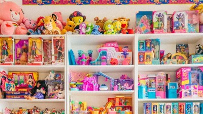 Wanita Ini Habiskan 3 Tahun Bangun Kamar Nostalgia Berisi Barang Jadul 90-an