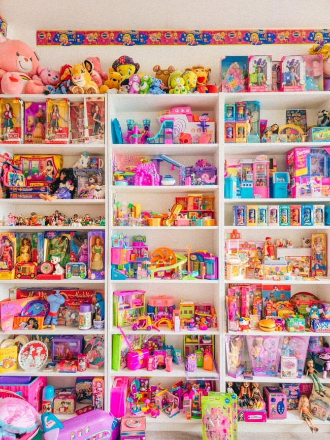 Wanita Ini Habiskan 3 Tahun Bangun Kamar Nostalgia Berisi Barang Jadul 90-an