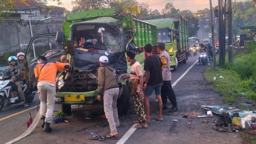 Kondisi truk yang terlibat tabrakan beruntun di Jalan Denpasar-Gilimanuk tepatnya di wilayah Desa Samsam, Kecamatan Kerambitan, Tabanan, Bali, Selasa (22/7/2025). (Foto: Humas Polres Tabanan)