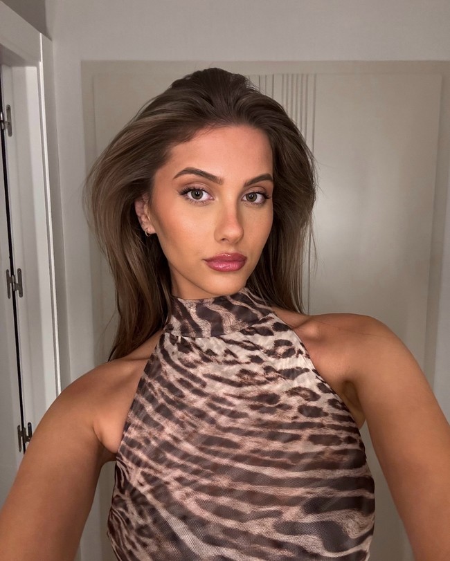 Ring girl sering kali menarik perhatian penonton acara olahraga. Lux Mila Mackay baru-baru ini viral karena kecantikannya dalam laga tinju. Foto: Instagram Lux Mila Mackay