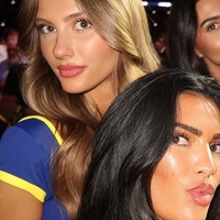 Dalam postingannya, Lux Mila Mackey memamerkan penampilannya sebagai ring girl dalam pertandingan Oleksandr Usyk. Wanita tersebut mengenakan setelan biru yang mencuri perhatian.Foto: Instagram Lux Mila Mackay