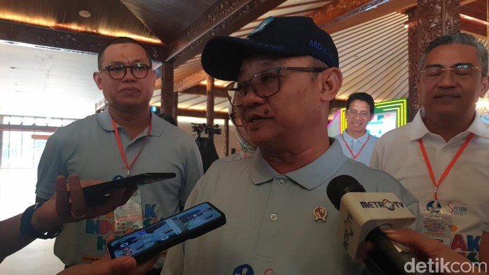 Mendikdasmen Abdul Muti beri tanggapan tentang Permendikdamen Nomor 13 Tahun 2025.