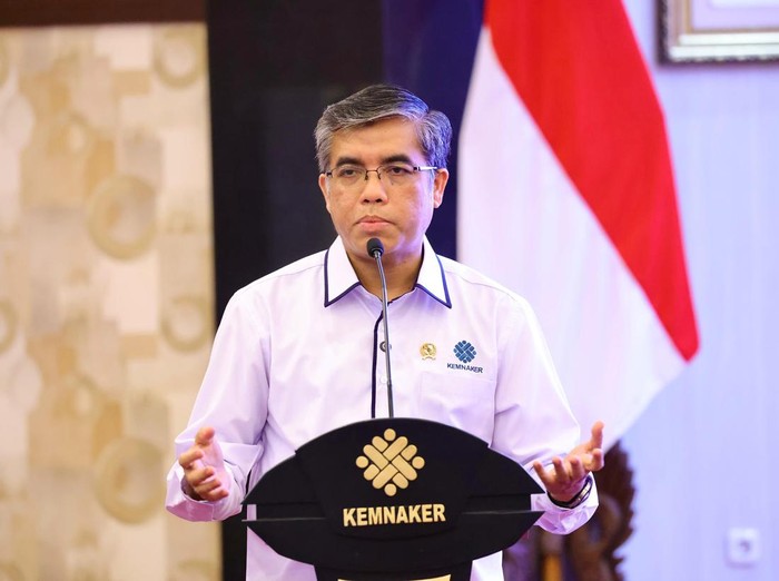 Menteri Ketenagakerjaan Yassierli dalam Forum Pemimpin Redaksi (Pemred) di Ruang Tridharma, Jakarta.
