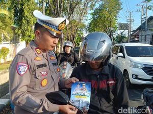 Pelanggar Operasi Patuh di Kota Probolinggo Diberi Tilang-Stiker Edukasi