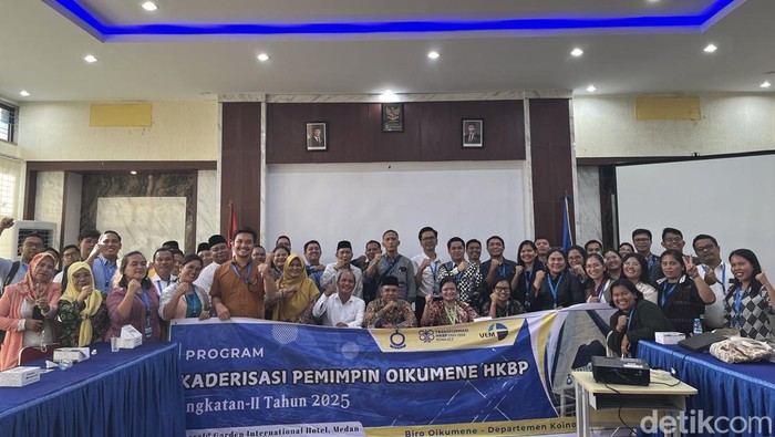 Puluhan peserta Kaderisasi Pemimpin Oikumene HKBP melakukan kunjungan ke Fakultas Ushuluddin dan Studi Islam UINSU