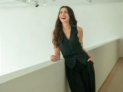 Anne Hathaway Bocorkan Penampilan Baru Andy Sachs di The Devil Wears Prada 2 Anne Hathaway Bocorkan Penampilan Baru Andy Sachs di The Devil Wears Prada 2