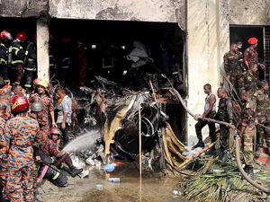 Pilu 25 Orang Tewas Saat Pesawat Latih Bangladesh Jatuh Menimpa Sekolah