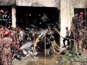 Pilu 25 Orang Tewas Saat Pesawat Latih Bangladesh Jatuh Menimpa Sekolah