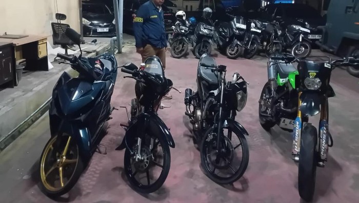 Polisi amankan motor yang dipakai balap liar di Serang (dok. Istimewa)