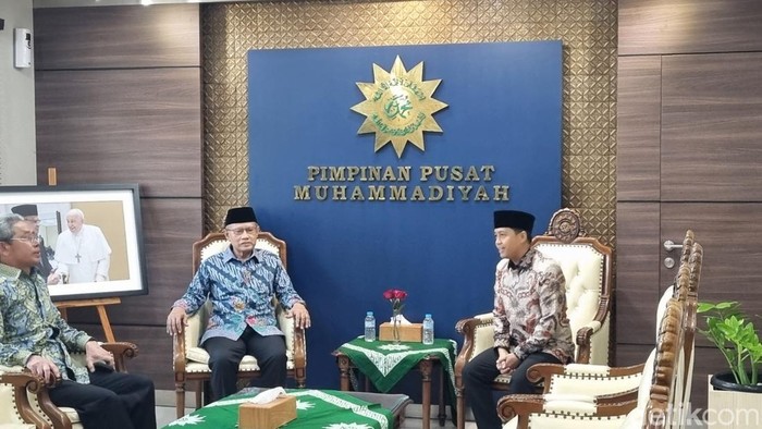 Menteri Kehutanan Raja Juli Antoni dan Ketua Umum PP Muhammadiyah, Prof Haedar Nashir, Selasa (22/7/2025).