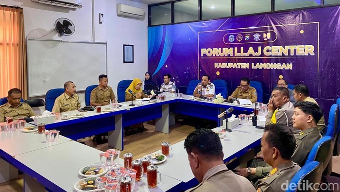 Rapat koordinasi terkait persiapan peluncuran Koridor VII Trans Jatim di Lamongan