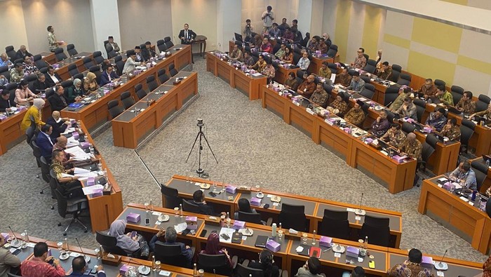 Rapat RAPBN 2026 Banggar DPR dan Kemenkeu di kompleks parlemen, Senayan, Jakarta, Selasa (22/7/2025).