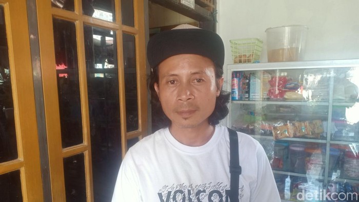 Salah satu penumpang KM Barcelona, Abdul Rahman Agu yang menyelamatkan balita saat terbakar.
