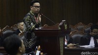 Sammy Simorangkir dan Lesti Kejora hadir sebagai saksi dalam sidang yang digelar oleh VISI (Vibrasi Suara Indonesia) menyoal pasal-pasal multitafsir dalam UU 28/2014.