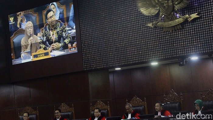 Sammy Simorangkir dan Lesty Kejora Bersaksi di Uji Materi UU Hak Cipta Sammy Simorangkir, Lesty Kejora memberi kesaksian pada Uji Materi UU Hak Cipta di Mahkamah KOnstitusi, Jakarta, Seasa (22/7/2025). Hadir pula beberapa musisi lain seperti Piyu Padi, Ikke Nurjanah dan Marcel Siahaan.