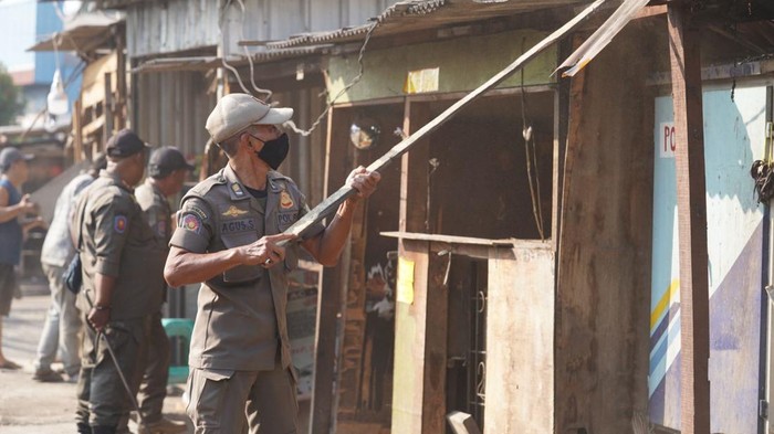 Satpol PP Bogor bongkar 115 bangunan liar. (Dok. ist)